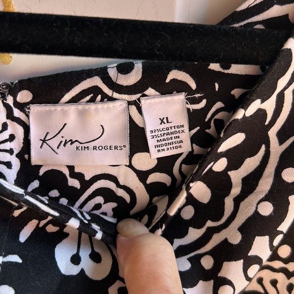 KIM By Kim Rogers Black & White Floral Print Sleeveless Dress with Tie at waist - Picture 3 of 3